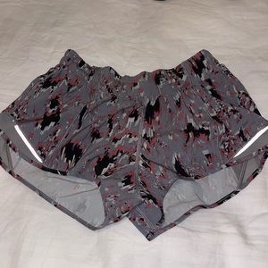 Lululemon Hotty Hot Short 2.5” Glitch Pattern